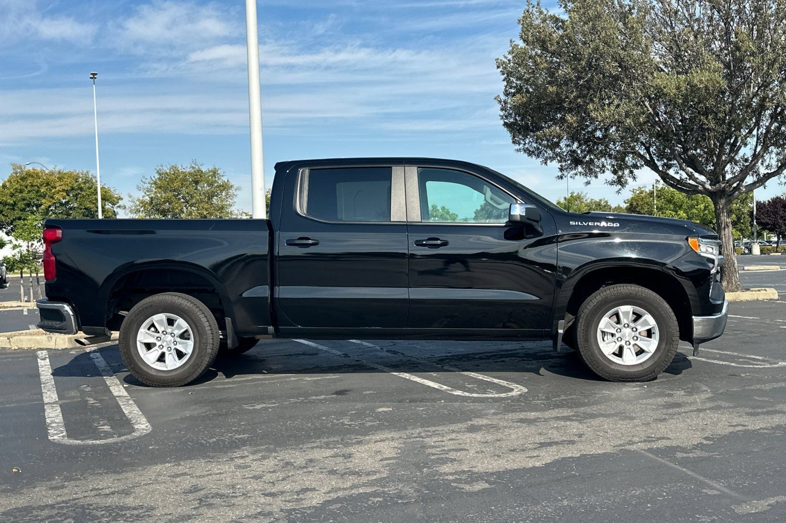 Used 2025 Chevrolet Silverado 1500 LT RWD image 3