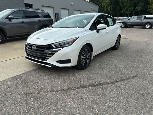 New 2025 Nissan Versa SV w/ Trunk Package image 8