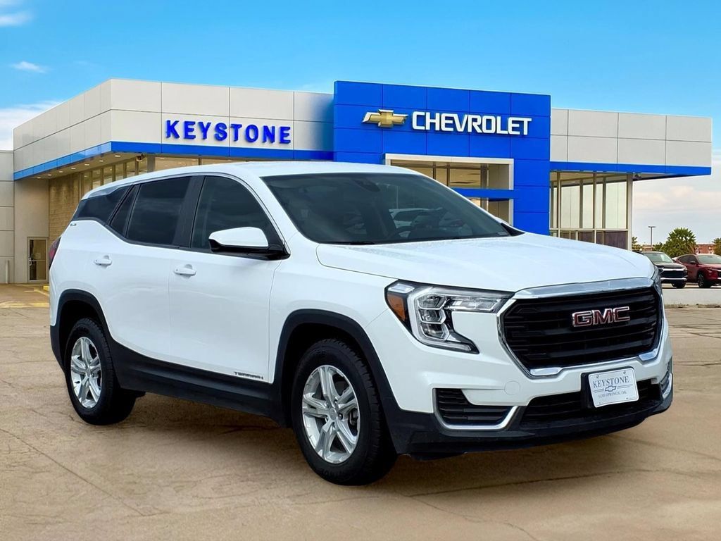 Used 2024 GMC Terrain SLE FWD image 1