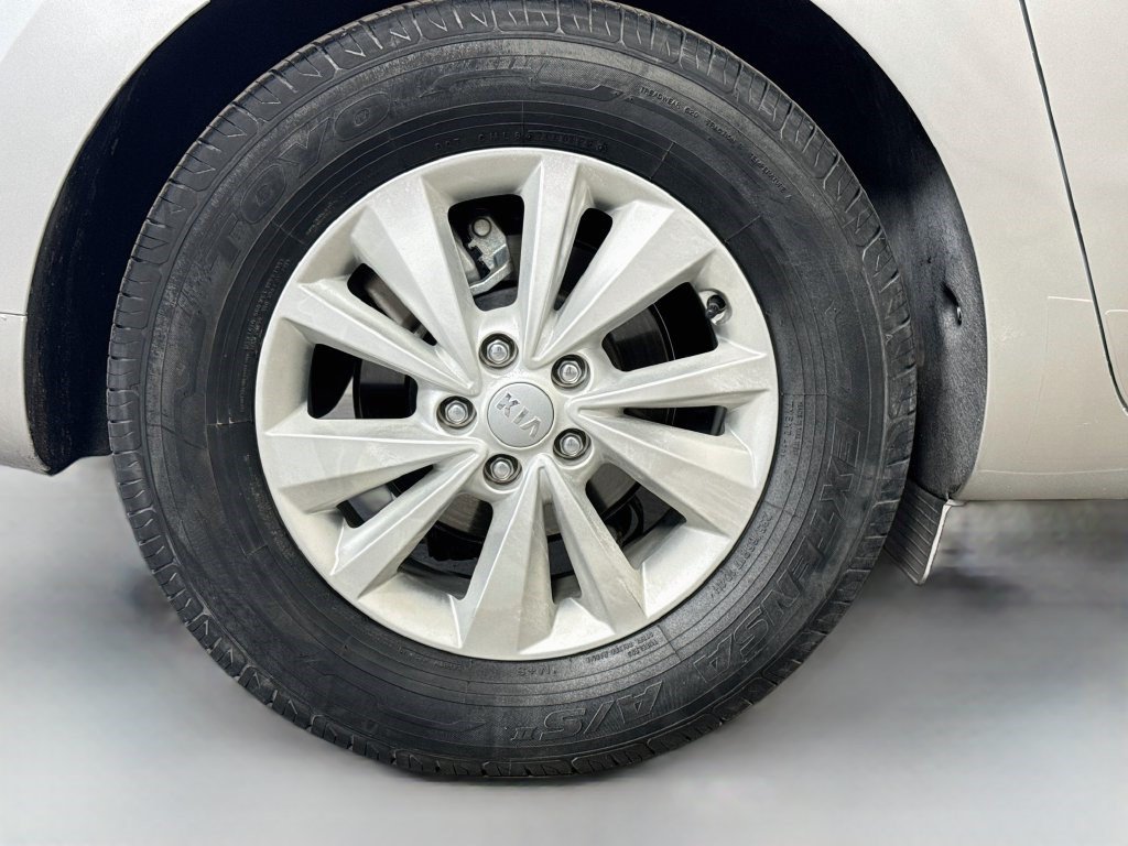 Used 2018 Kia Sedona L FWD image 29
