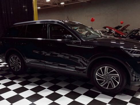 Used 2021 Lincoln Aviator AWD image 10