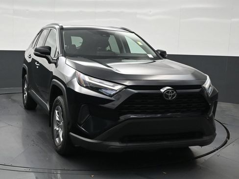 Used 2025 Toyota RAV4 XLE w/ Convenience Package FWD image 8
