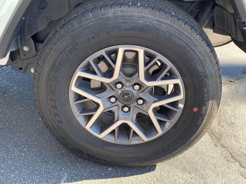 Used 2025 Jeep Wrangler Sahara image 29