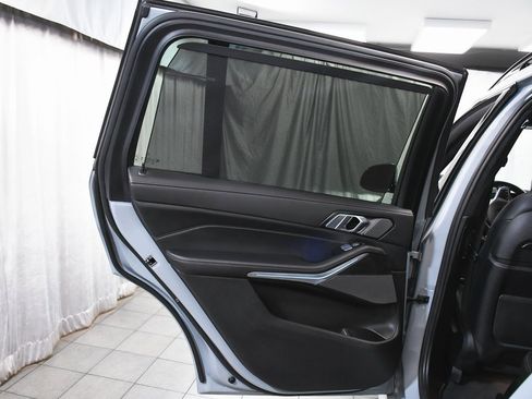 Used 2023 BMW X7 xDrive40i w/ M Sport Package image 11