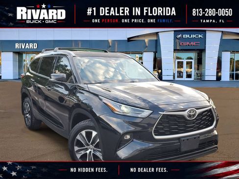 Used 2022 Toyota Highlander XLE AWD/4WD image 1