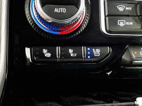 Used 2024 GMC Yukon Denali RWD image 14