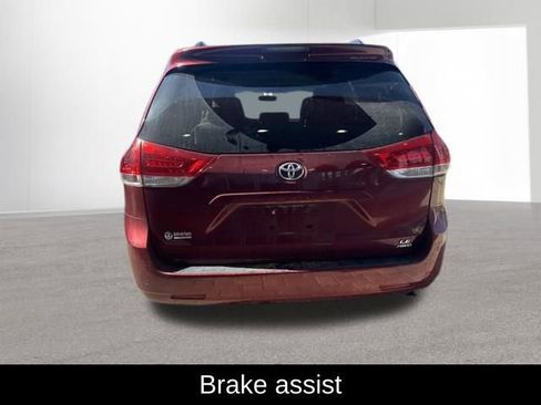 Used 2014 Toyota Sienna LE AWD/4WD image 7