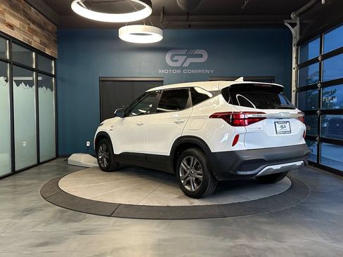 Used 2023 Kia Seltos LX AWD/4WD image 5