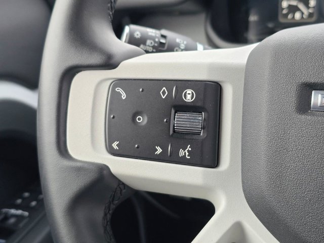 Used 2025 Land Rover Defender 110 S AWD/4WD image 31