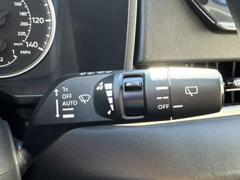 Used 2024 Mitsubishi Outlander FWD image 27