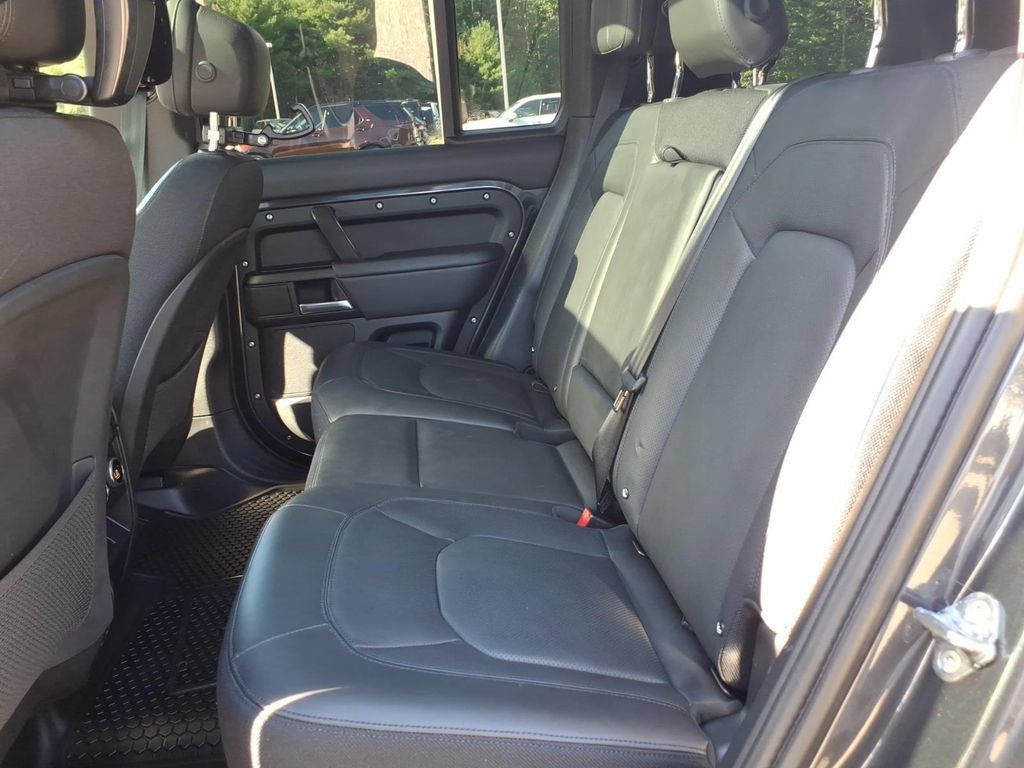 Used 2025 Land Rover Defender 110 V8 AWD/4WD image 18