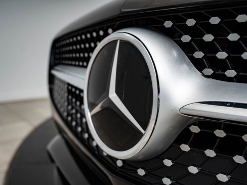Used 2017 Mercedes-Benz SL 450 image 4