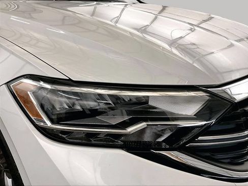 Used 2023 Volkswagen Jetta SE w/ Panoramic Sunroof Package FWD image 27