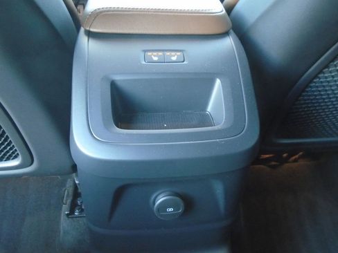 Used 2024 Volvo XC60 T8 Ultimate w/ Protection Package Premier image 36