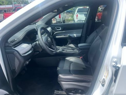 Used 2023 Jeep Compass Latitude AWD/4WD image 13