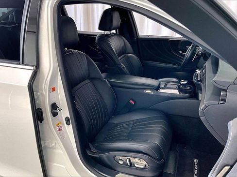 Used 2018 Lexus LS 500 w/ Luxury Package image 16