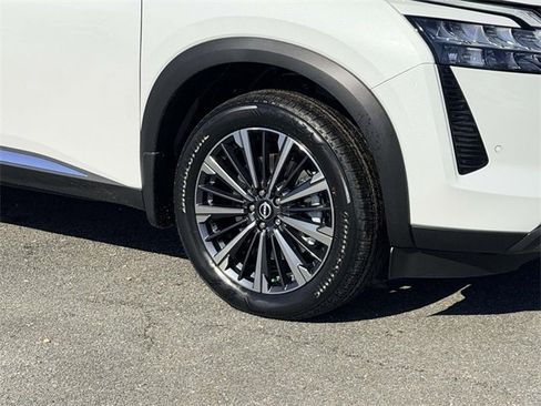 New 2026 Nissan Pathfinder Platinum w/ Cargo Package image 7