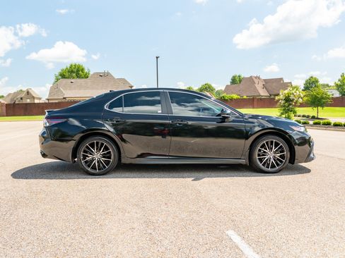Used 2024 Toyota Camry SE w/ Cold Weather Package FWD image 4