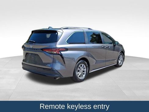 Used 2021 Toyota Sienna XLE FWD image 7