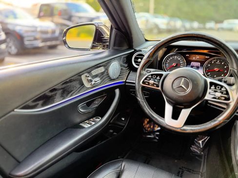 Used 2019 Mercedes-Benz E 300 4MATIC image 27
