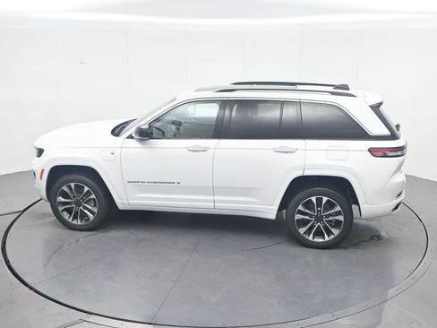 Used 2023 Jeep Grand Cherokee Overland AWD/4WD image 32