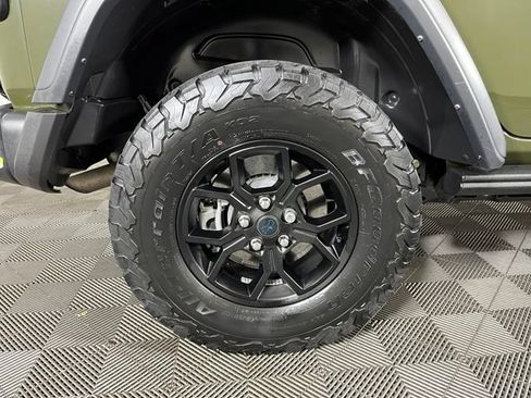 Used 2024 Jeep Wrangler Unlimited AWD/4WD image 12