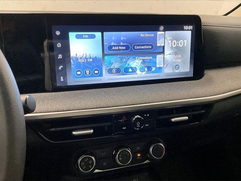 Certified 2025 Nissan Kicks SV image 5