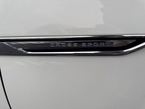 Used 2022 Volkswagen Atlas Cross Sport SE image 49