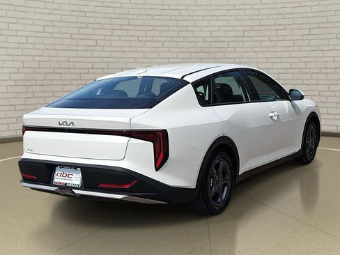 Used 2025 Kia K4 LXS FWD image 5
