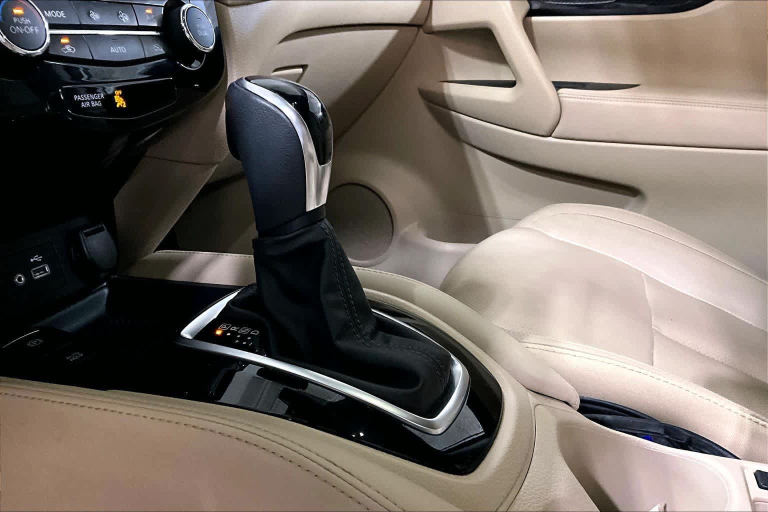 Used 2019 Nissan Rogue SL w/ Premium Package AWD/4WD image 17