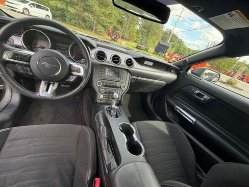 Used 2017 Ford Mustang GT w/ Black Accent Package RWD image 3