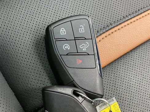 Used 2025 GMC Sierra 1500 AT4 w/ AT4 Premium Package image 27