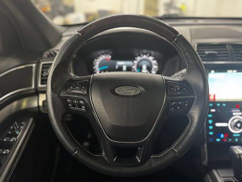 Used 2018 Ford Explorer Platinum AWD/4WD image 21