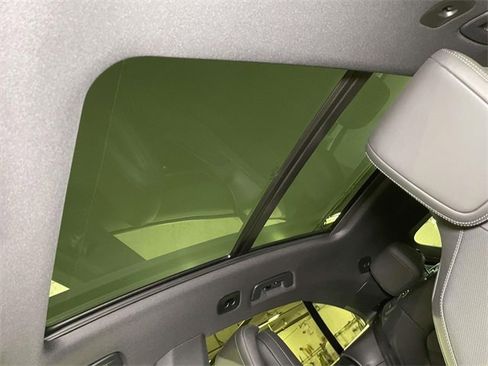 New 2025 Porsche Macan 4 Electric image 18