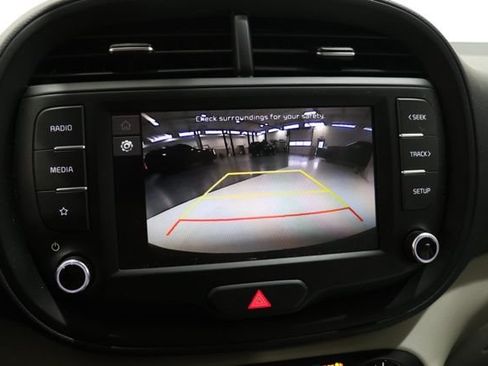 Used 2025 Kia Soul LX w/ LX Technology Package FWD image 25
