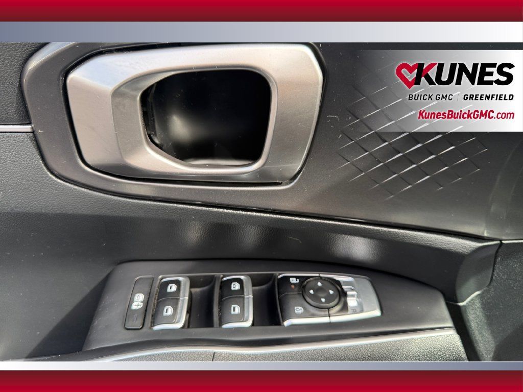 Used 2024 Kia Sorento S FWD image 19