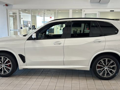 Used 2024 BMW X5 xDrive40i w/ M Sport Package AWD/4WD image 8