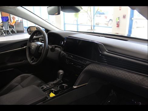 Used 2026 Toyota Camry XLE FWD image 23