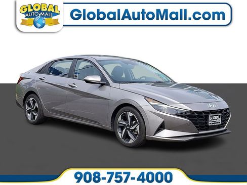 Used 2023 Hyundai Elantra SEL w/ Convenience Package image 1