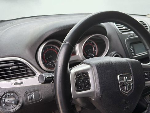 Used 2019 Dodge Journey SE w/ Connectivity Group FWD image 12