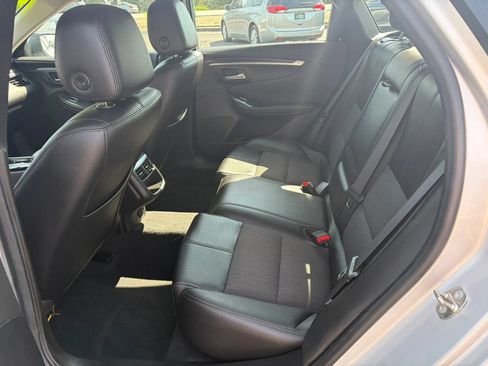 Used 2019 Chevrolet Impala LT FWD image 23