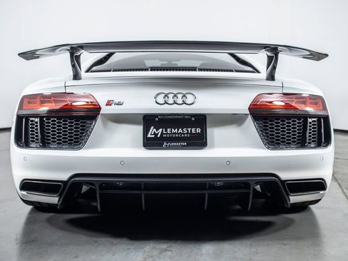 Used 2018 Audi R8 V10 w/ Premium Package RWD image 10