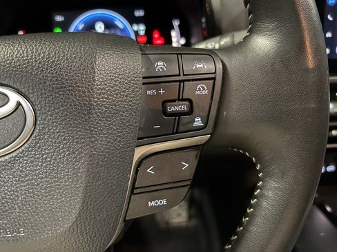 Used 2025 Toyota Camry SE FWD image 16