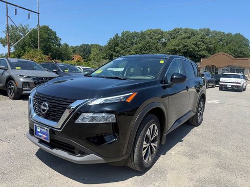Used 2023 Nissan Rogue SV AWD/4WD image 2