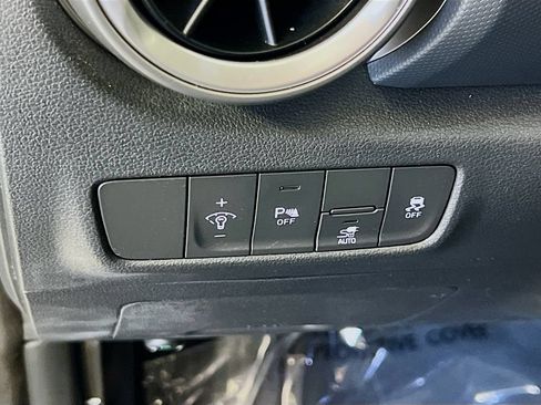 Used 2022 Hyundai Kona Limited FWD image 10