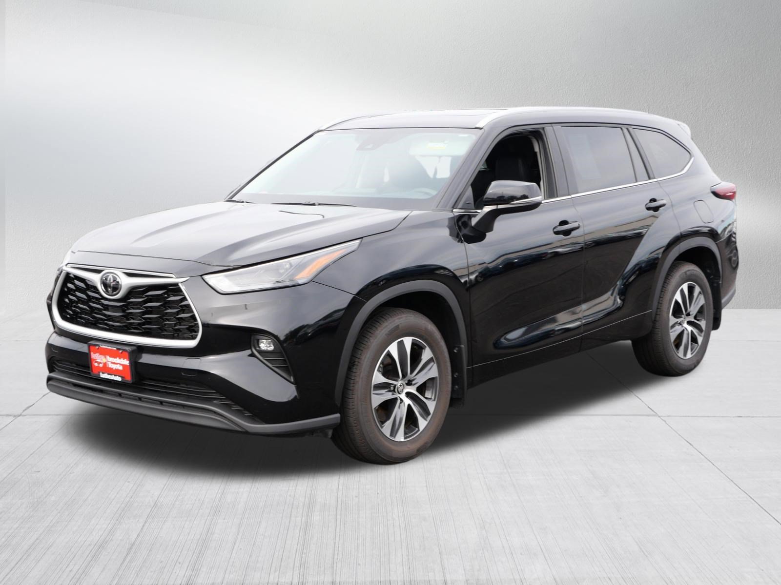 Certified 2026 Toyota Highlander XLE AWD/4WD image 3