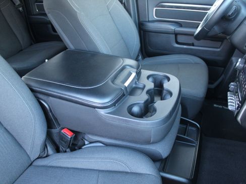 Used 2024 RAM 2500 Big Horn w/ Sport Appearance Package image 18