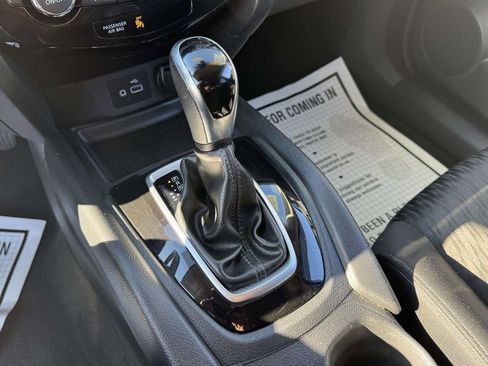 Used 2020 Nissan Rogue SV AWD/4WD image 19