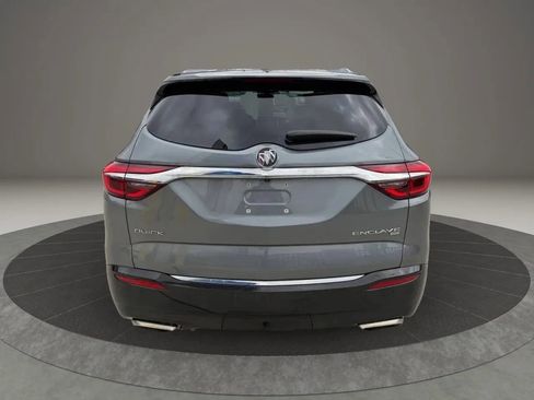 Used 2018 Buick Enclave Essence AWD/4WD image 4