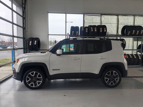 Used 2018 Jeep Renegade Latitude w/ Cold Weather Group image 30